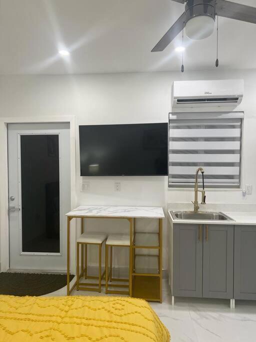 Stunning Deluxe Studio Hialeah Extérieur photo