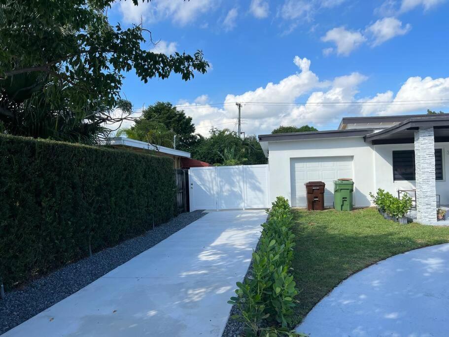 Stunning Deluxe Studio Hialeah Extérieur photo